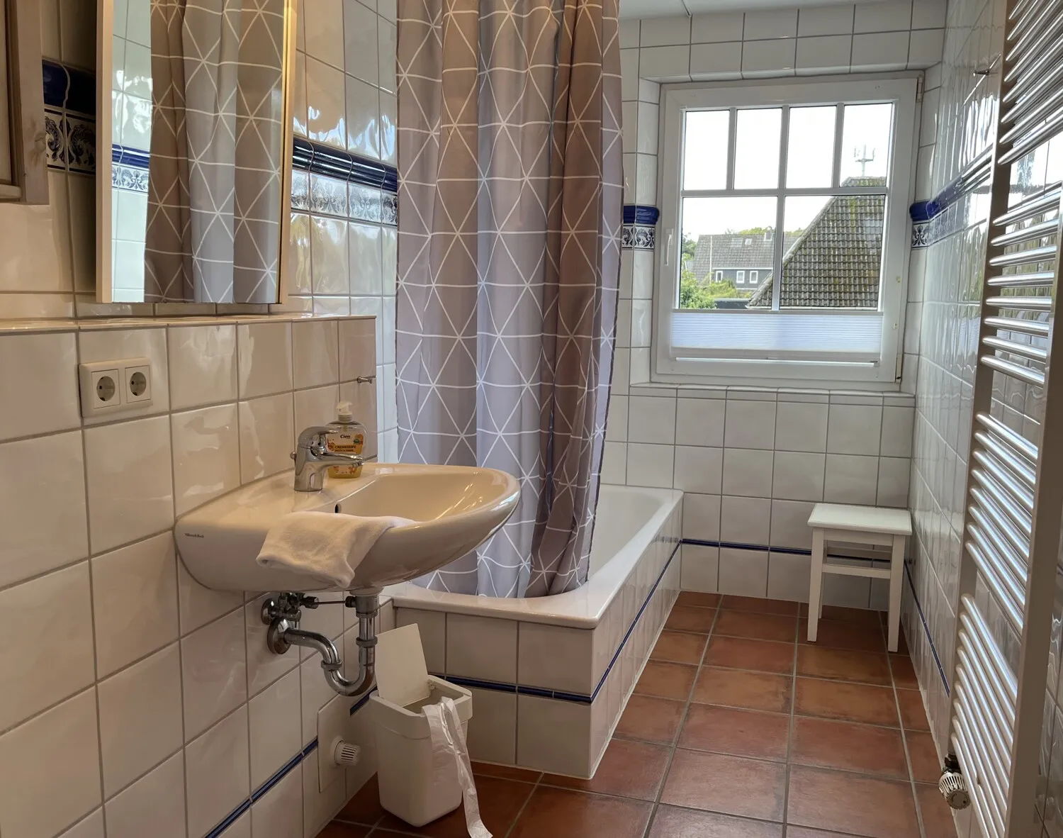 Drei Hausteile unter einem Dach in sehr guter Lage