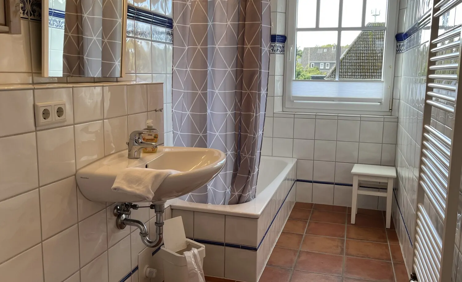 Drei Hausteile unter einem Dach in sehr guter Lage