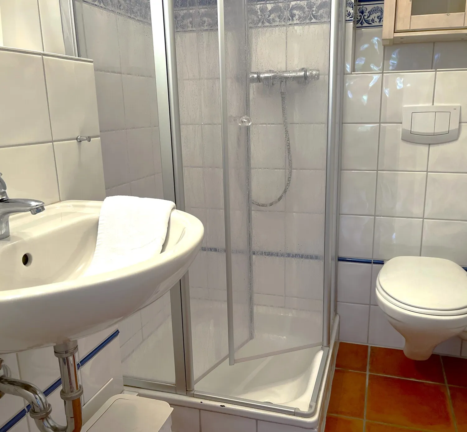 Drei Hausteile unter einem Dach in sehr guter Lage