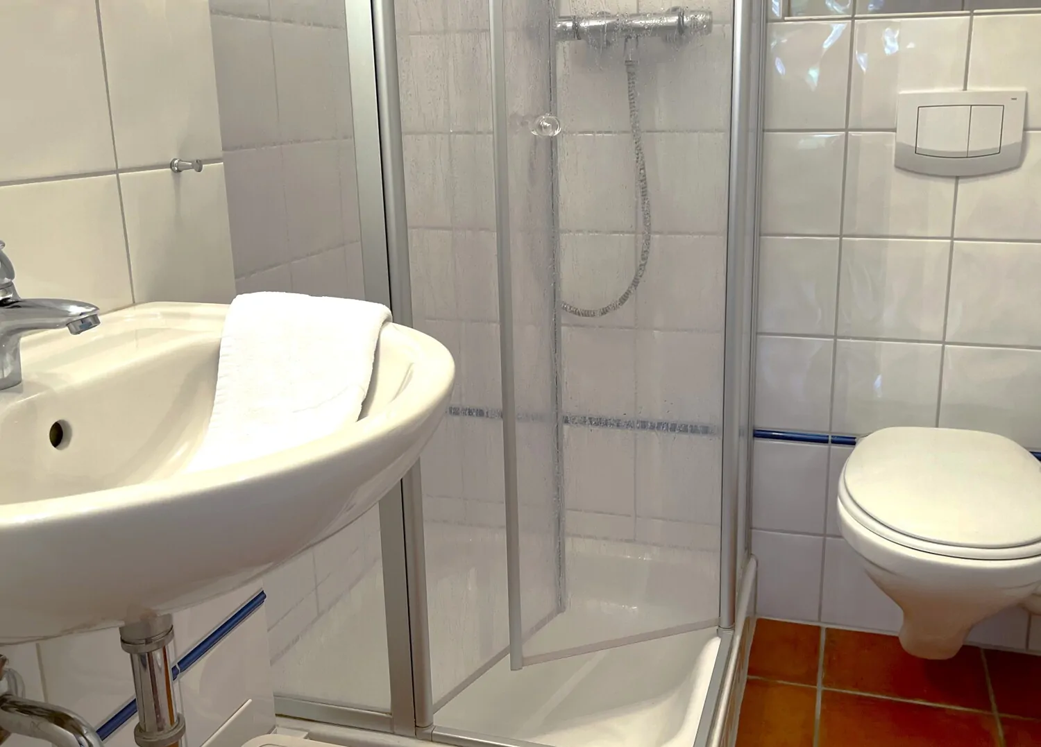 Drei Hausteile unter einem Dach in sehr guter Lage