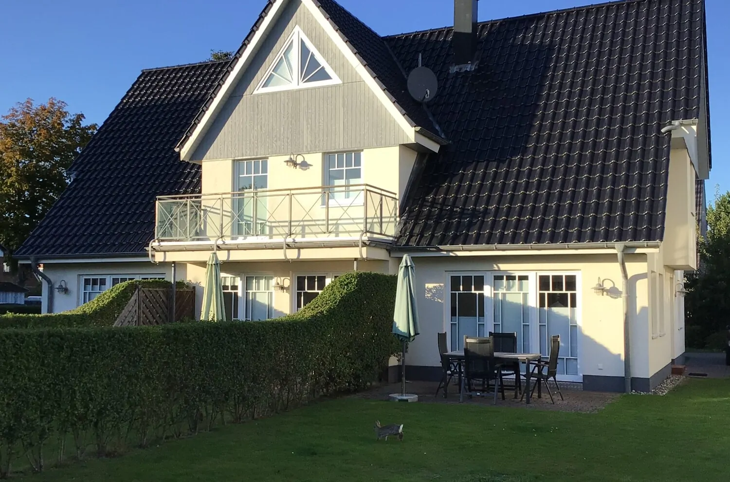 Drei Hausteile unter einem Dach in sehr guter Lage