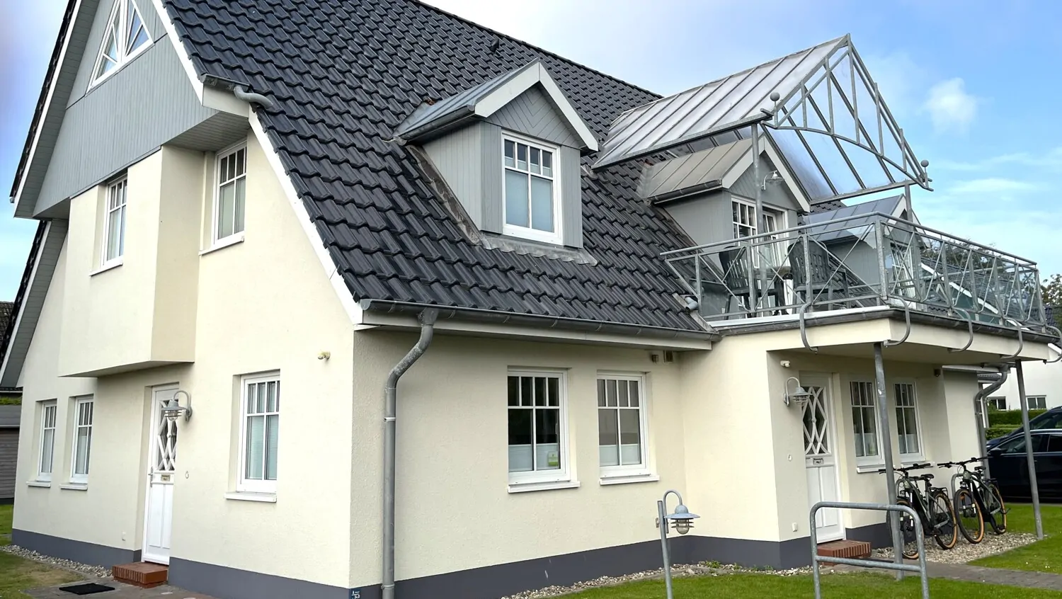 Drei Hausteile unter einem Dach in sehr guter Lage