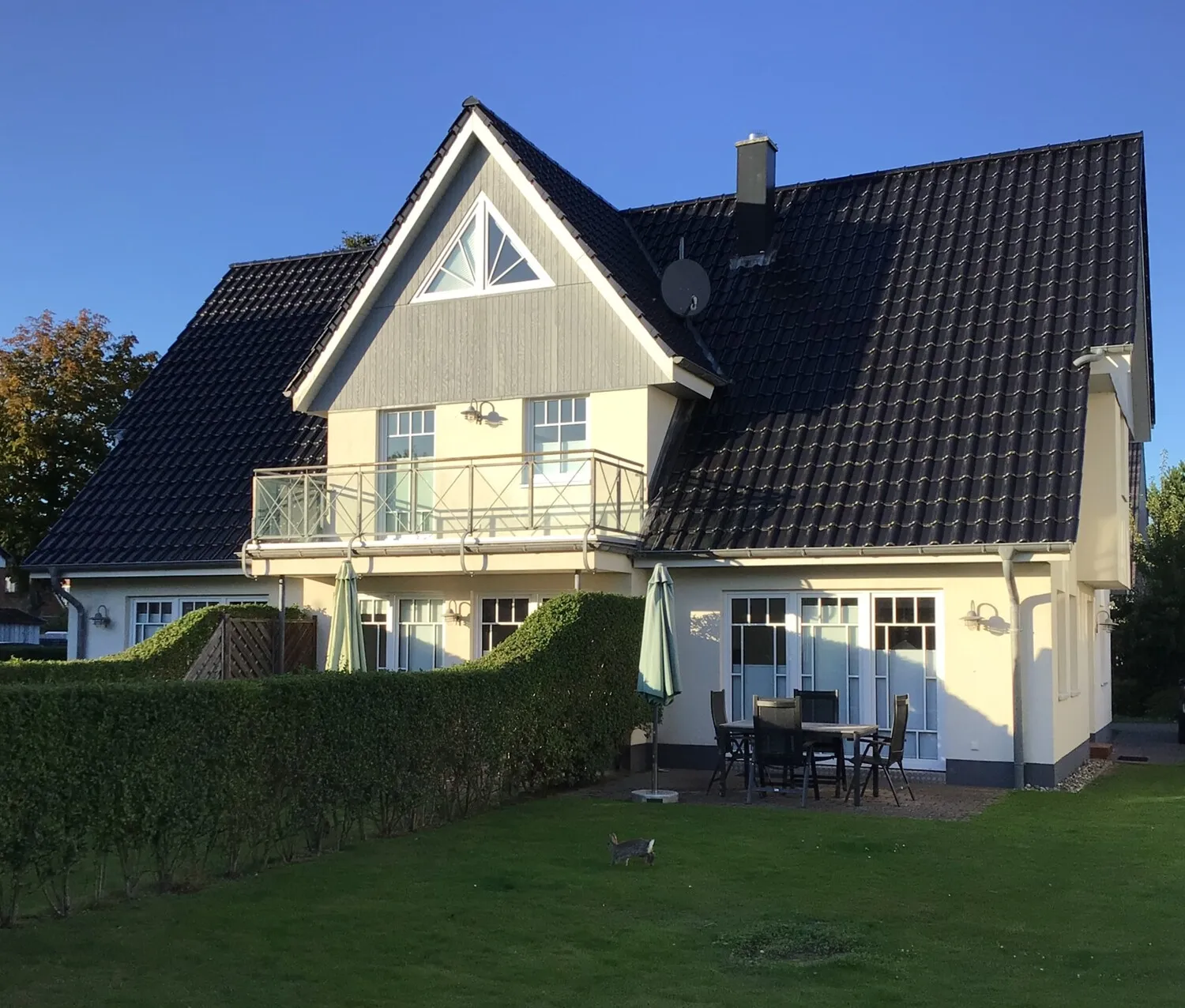 Drei Hausteile unter einem Dach in sehr guter Lage