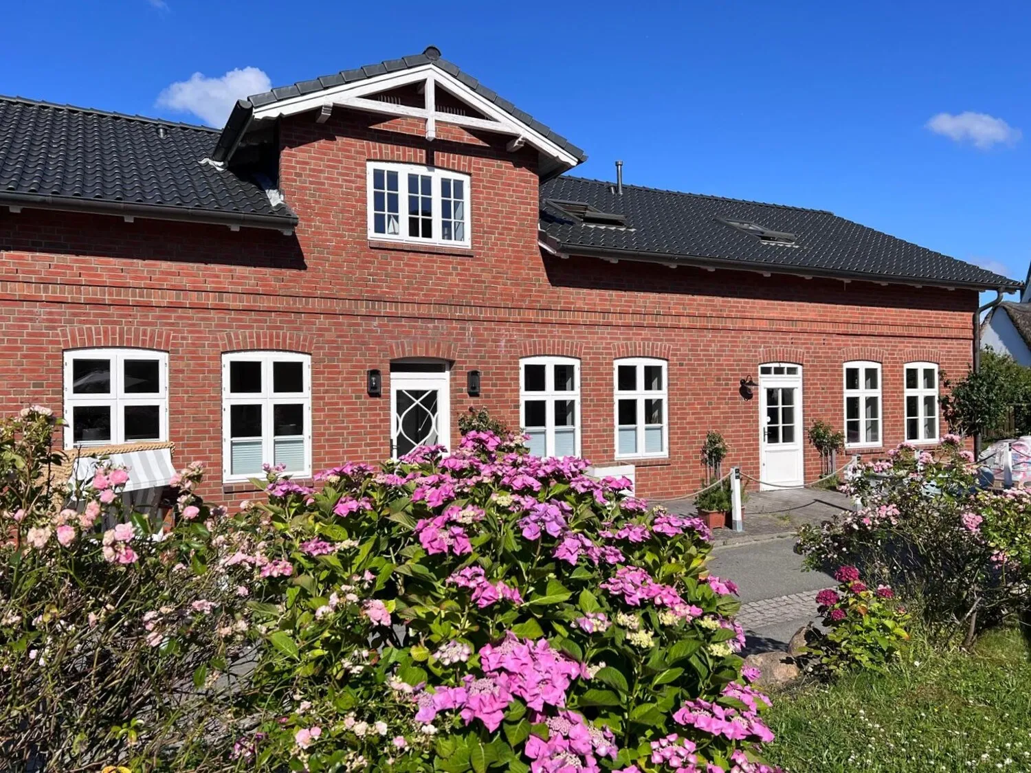 Top-Immobilie: Fünf exklusive Ferienwohnungen und eine Inhaberwohnung in begehrter Lage