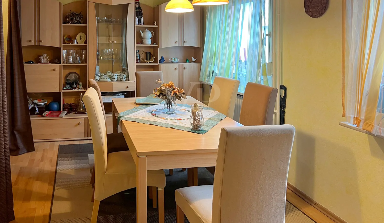 Esszimmer mit Wohnzimmer