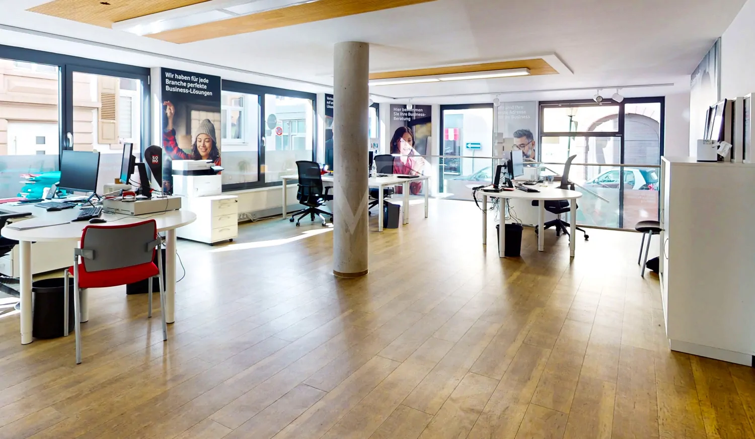 Viele Fensterfronten