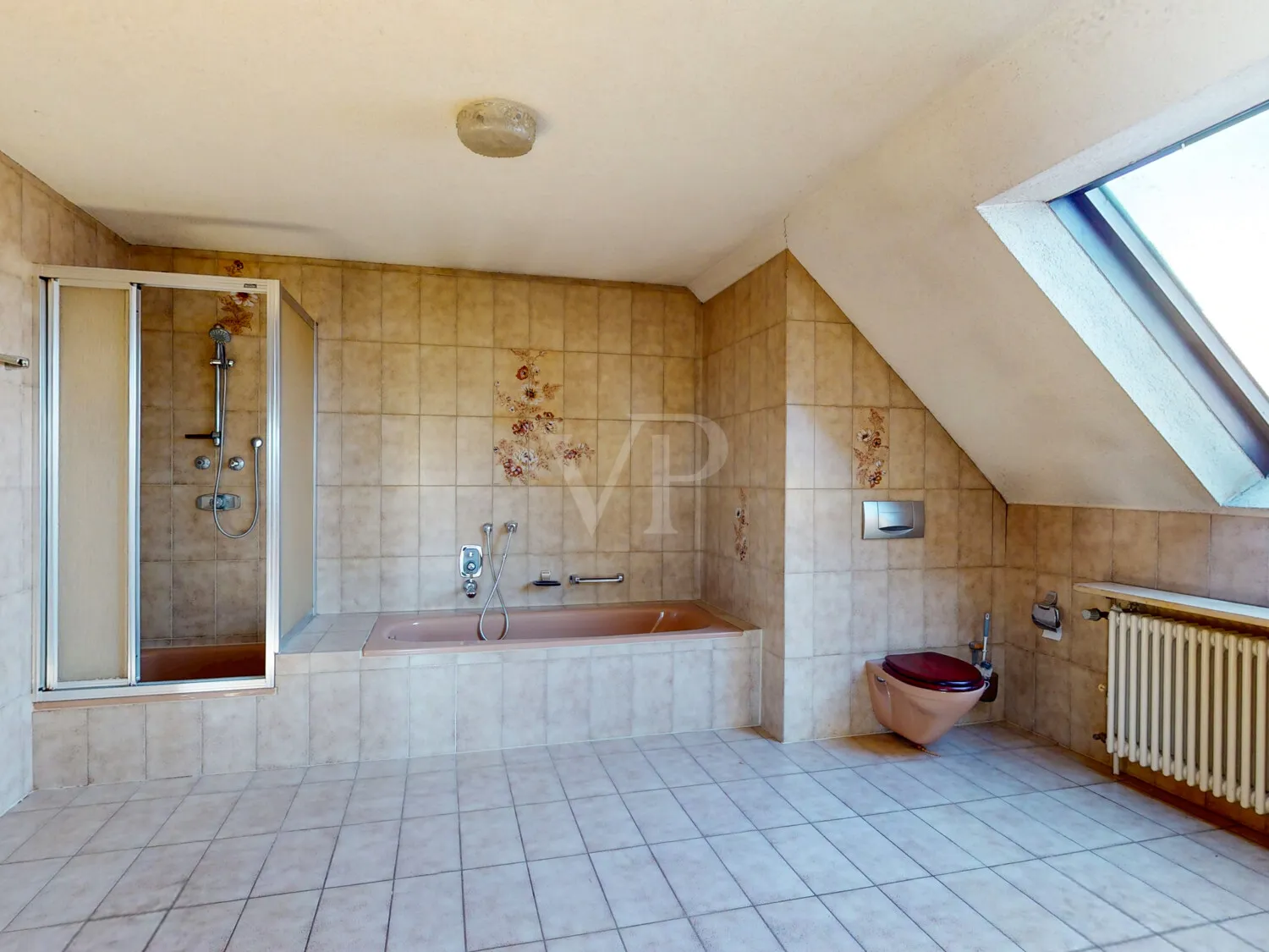 Badezimmer mit direktem Zugang vom Schlafzimmer