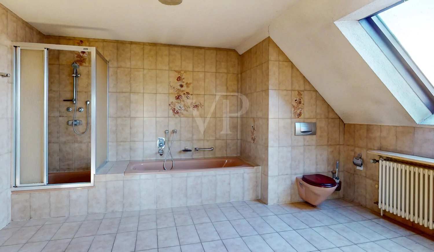 Badezimmer mit direktem Zugang vom Schlafzimmer