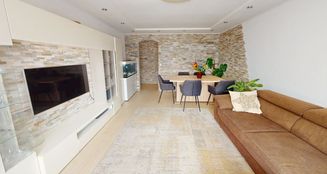 von_poll_real_estate_property_25191229_image_0