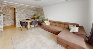 von_poll_real_estate_property_25191229_image_1