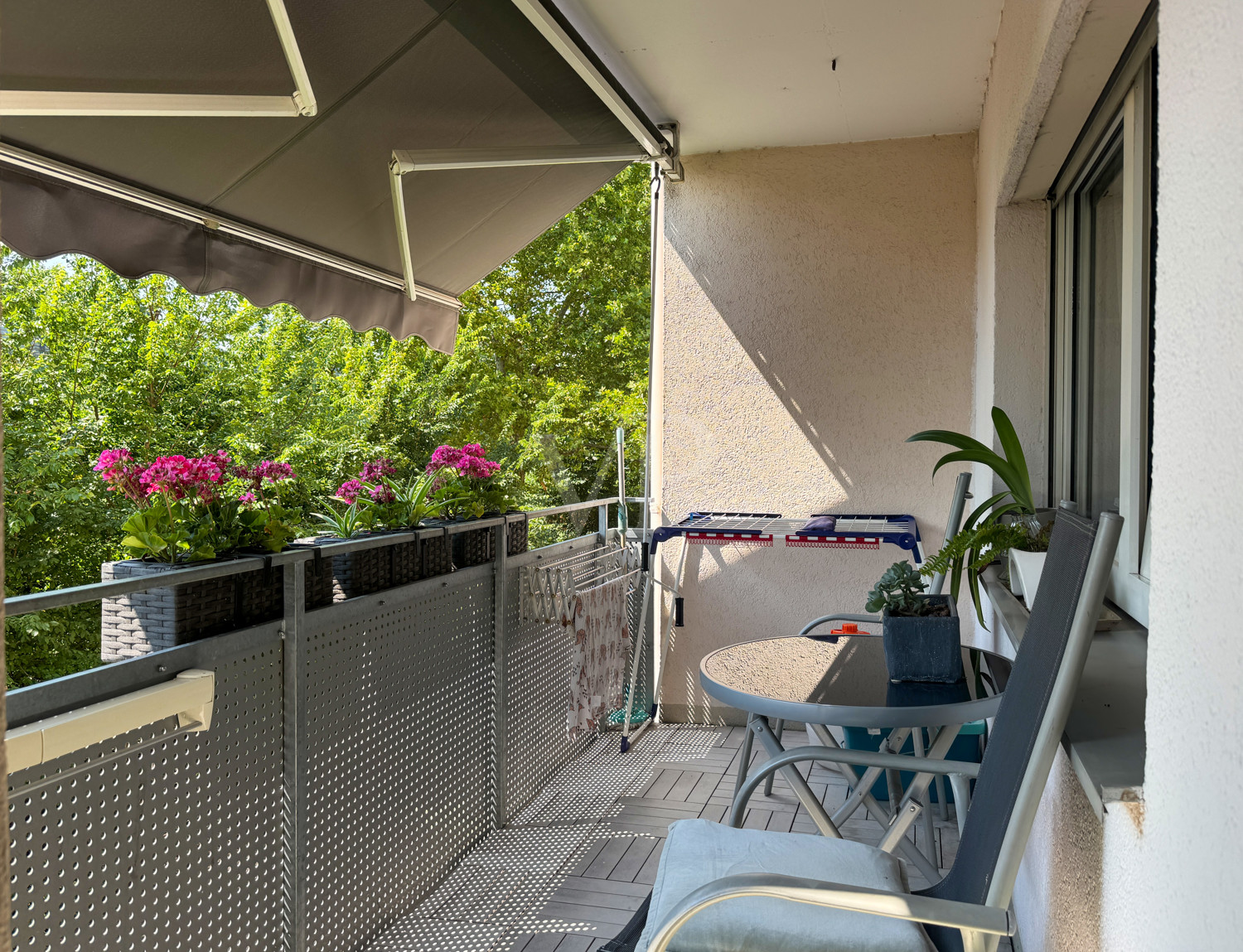 Balkon mit Markise