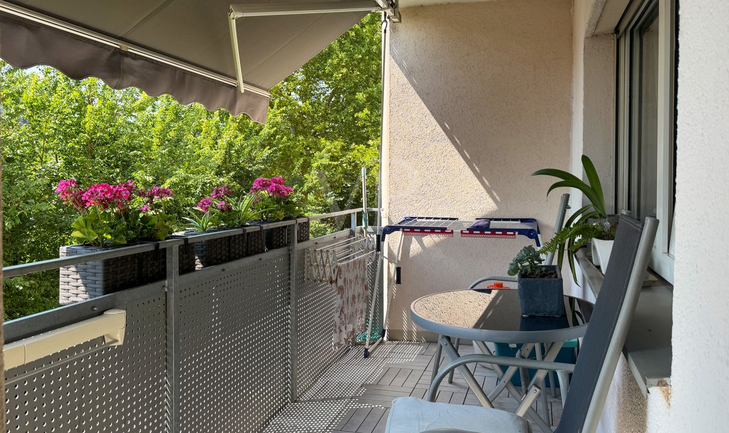 Balkon mit Markise