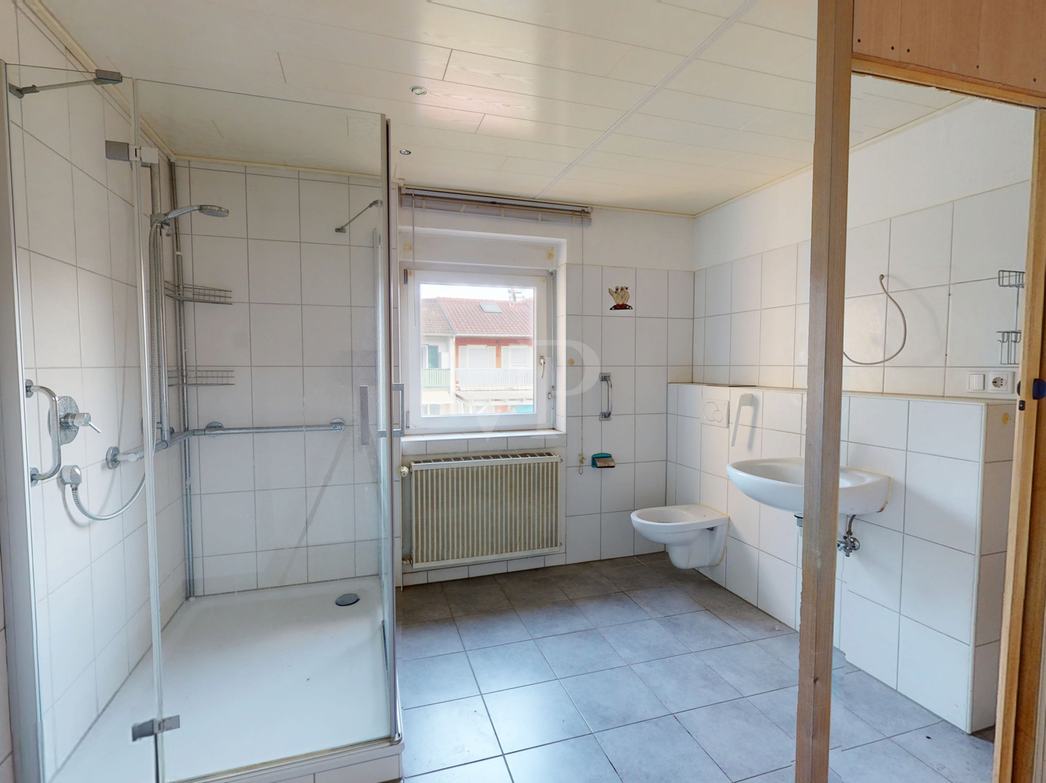 Geräumiges Badezimmer OG