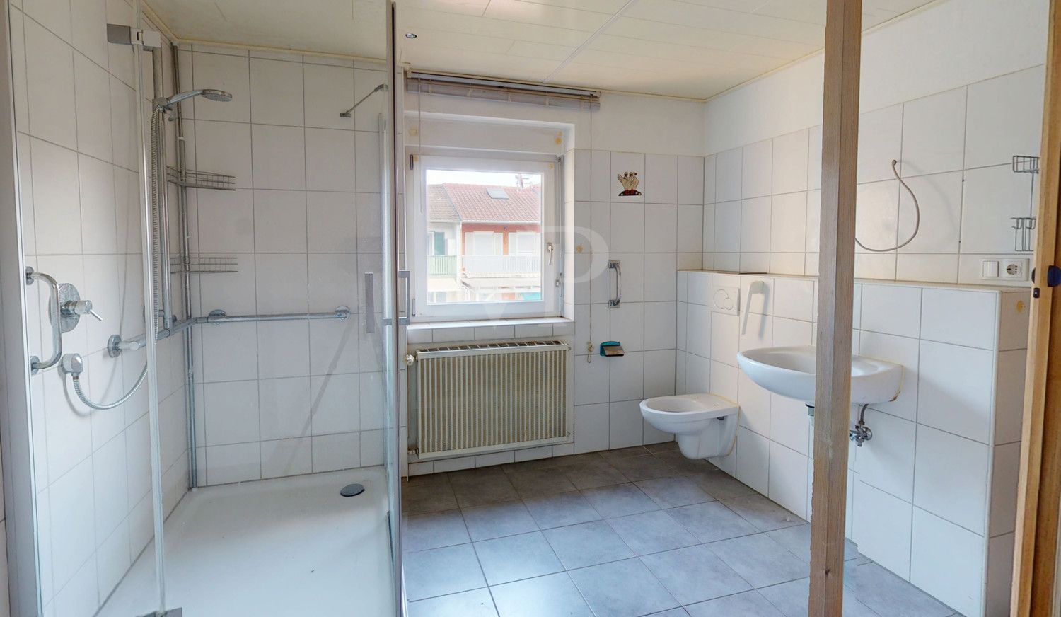 Geräumiges Badezimmer OG