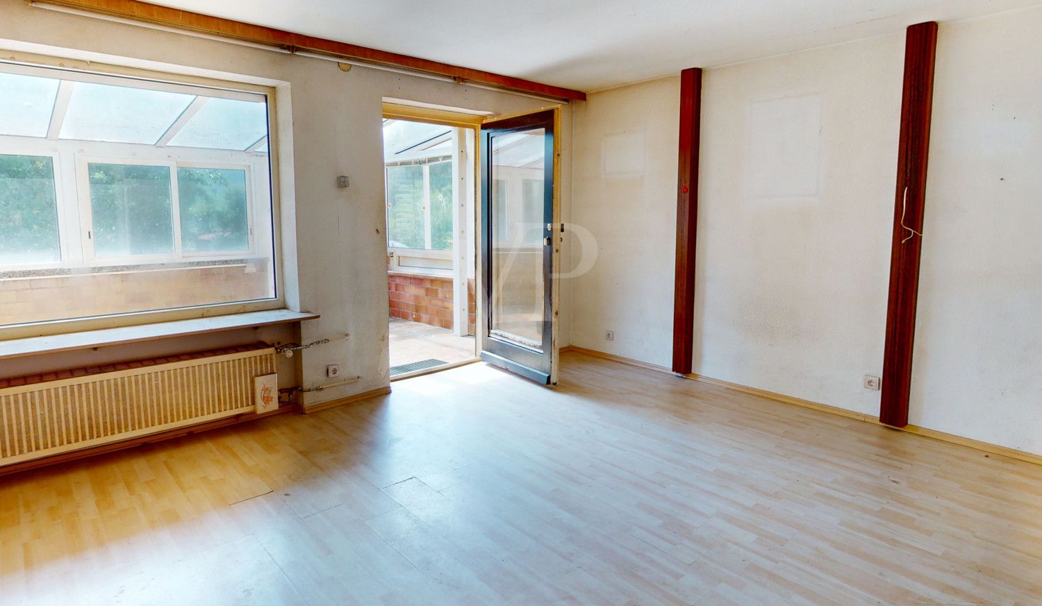 Wohnzimmer mit Zugang zur Terrasse