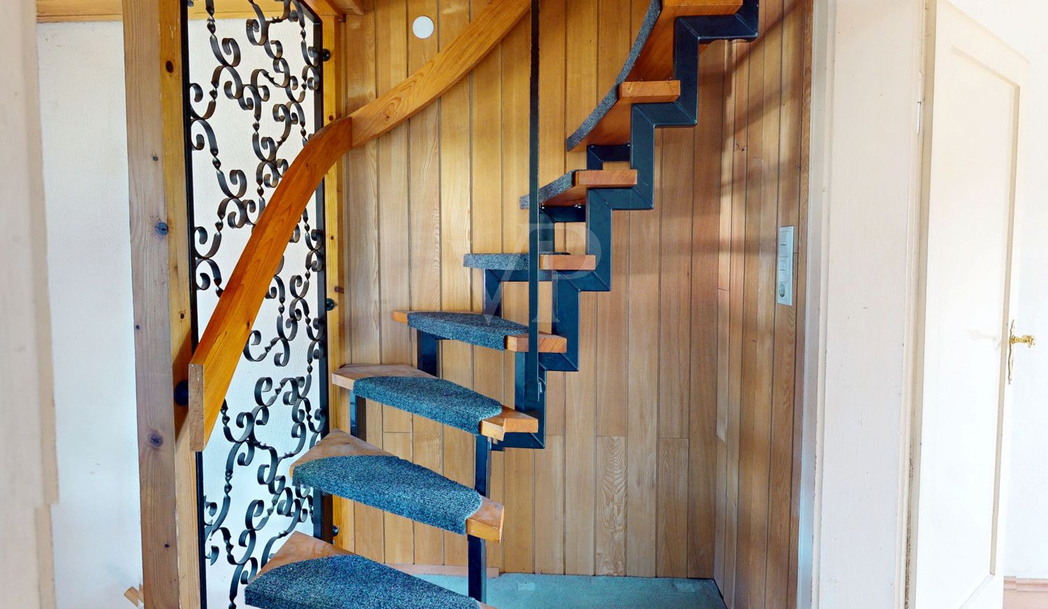 Treppe ins DG