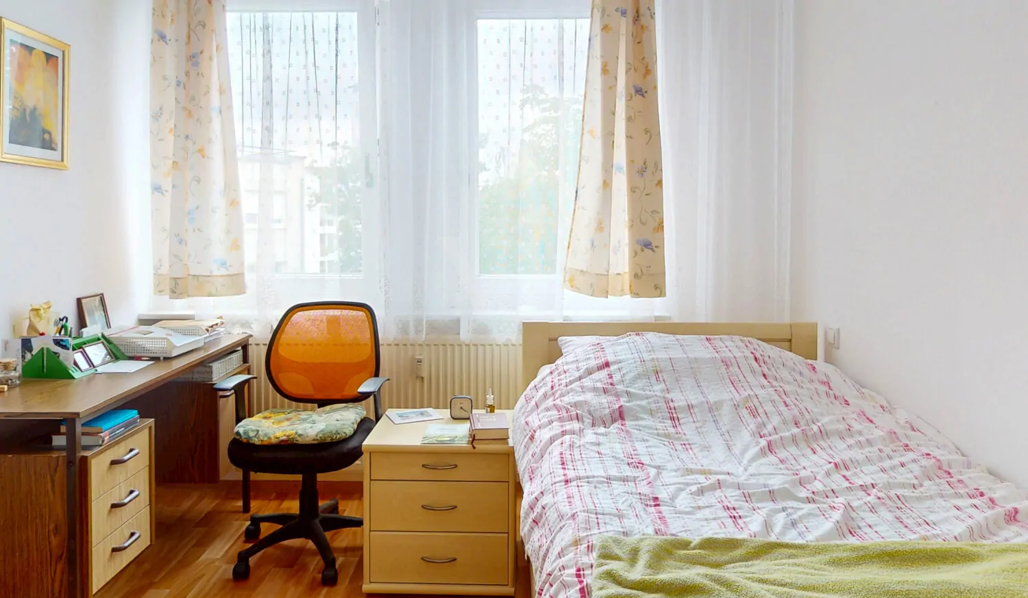 Schlafzimmer mit Platz für Schränke