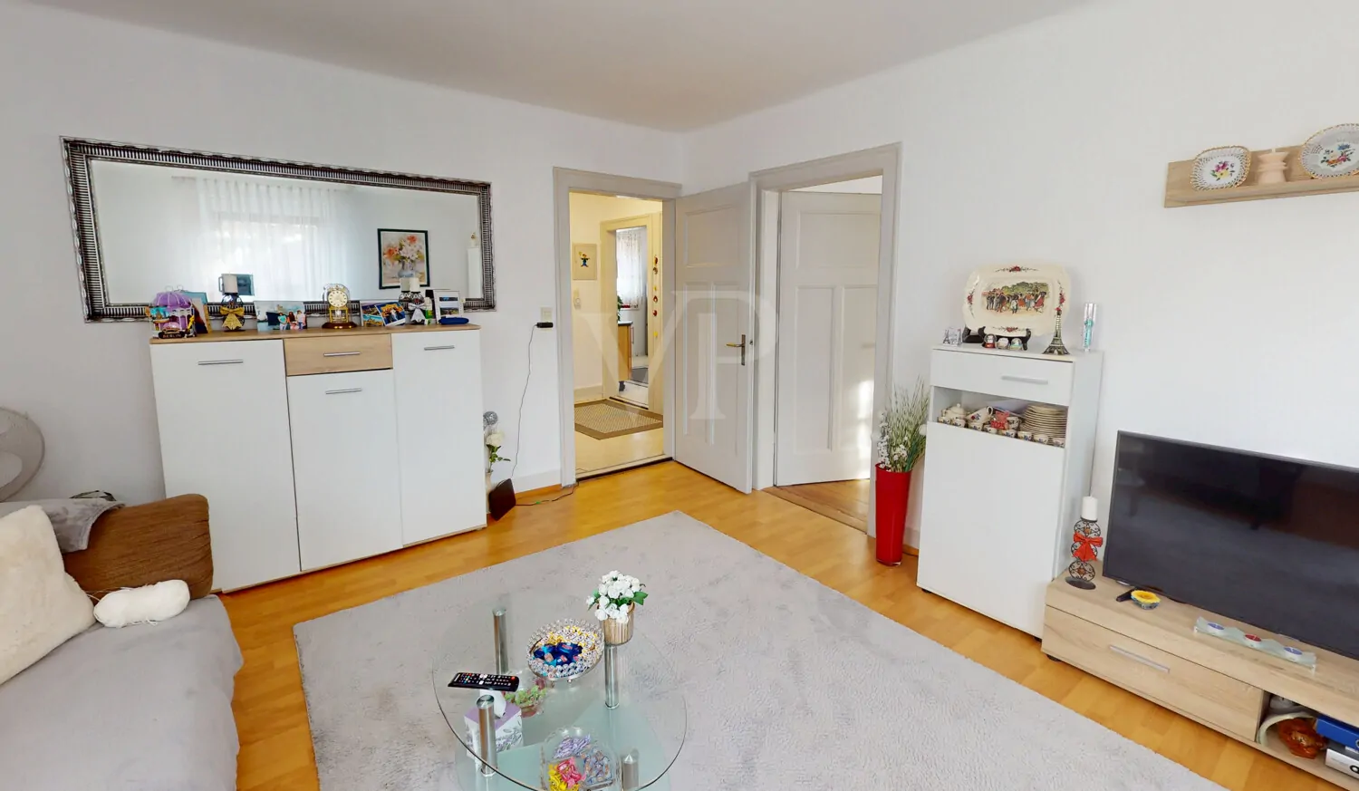 ... mit Zugang zum Flur & Schlafzimmer