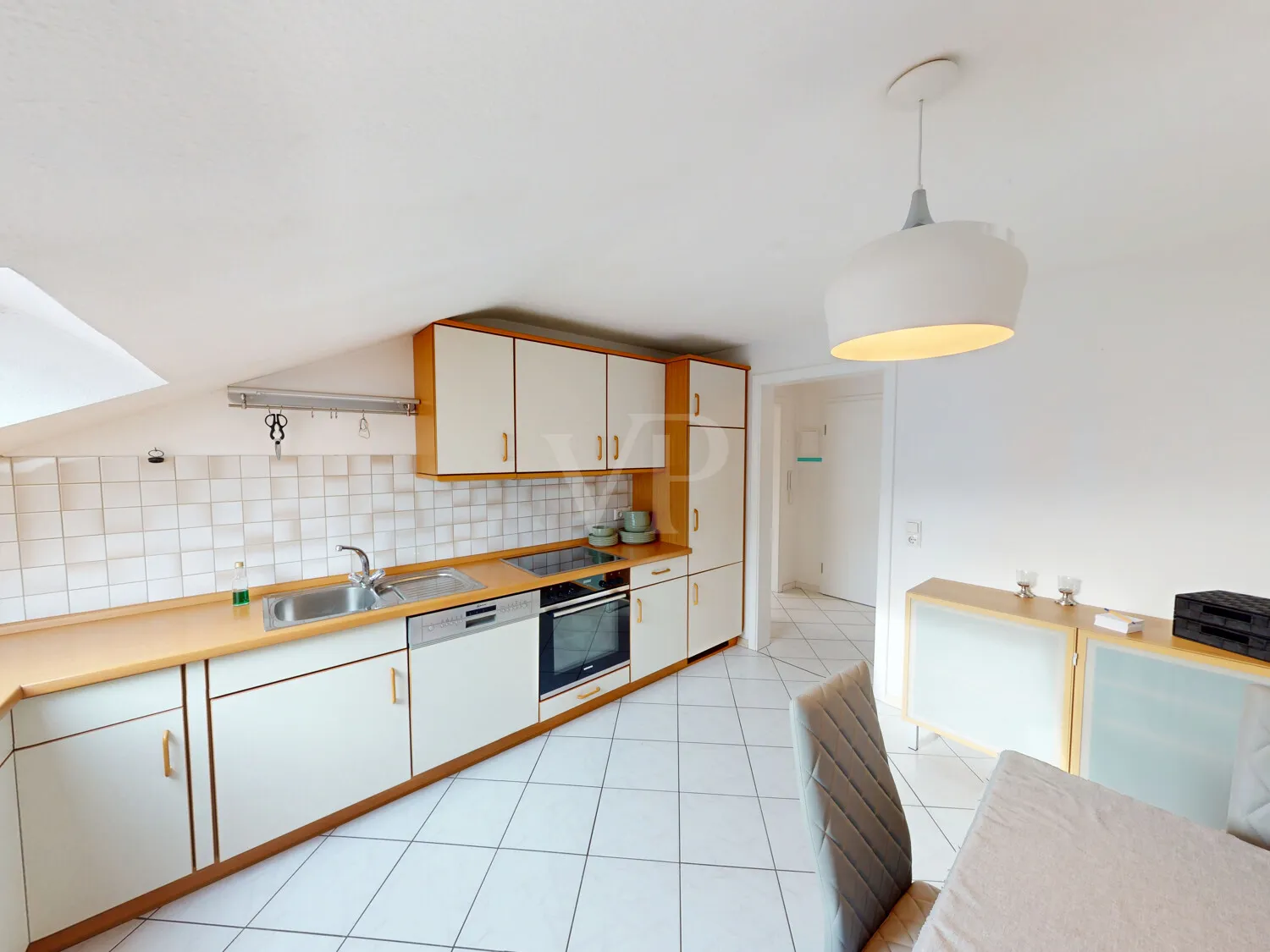 Helle 2-Zimmer-DG-Wohnung mit Balkon und traumhafter Aussicht