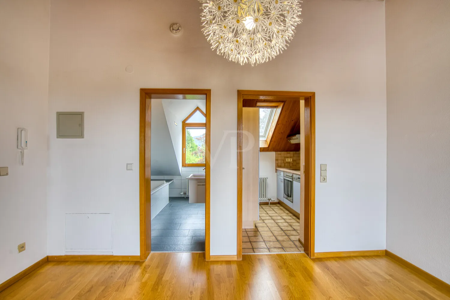 Bezugsfreie 1-Zi-Whg in Top Lage mit Balkon und Garage