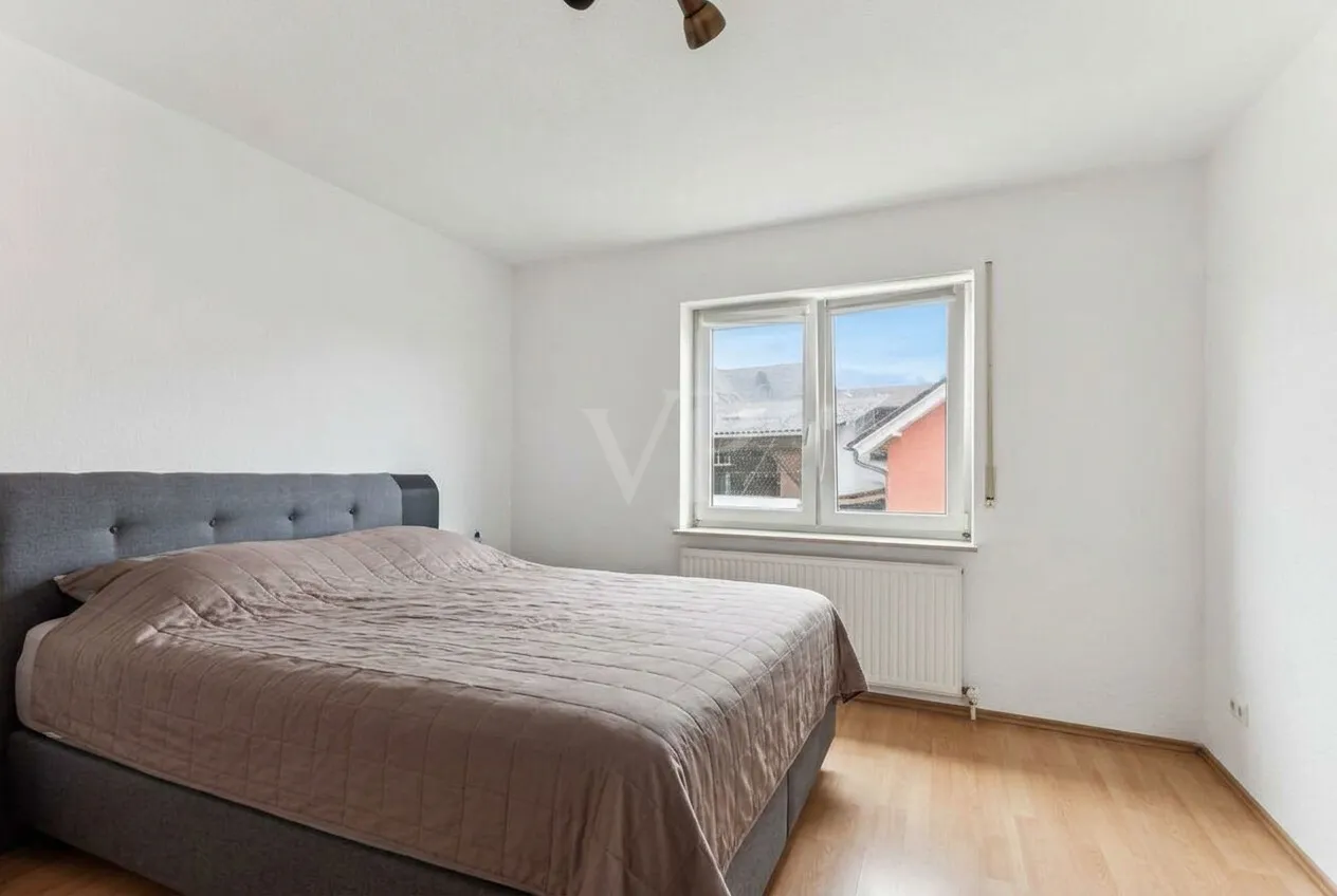 Großzügiges Schlafzimmer