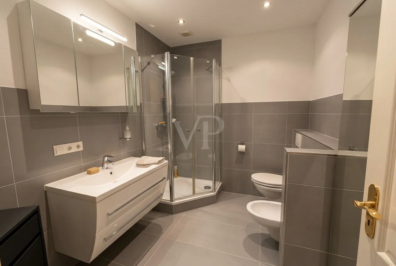 Badezimmer mit Dusche