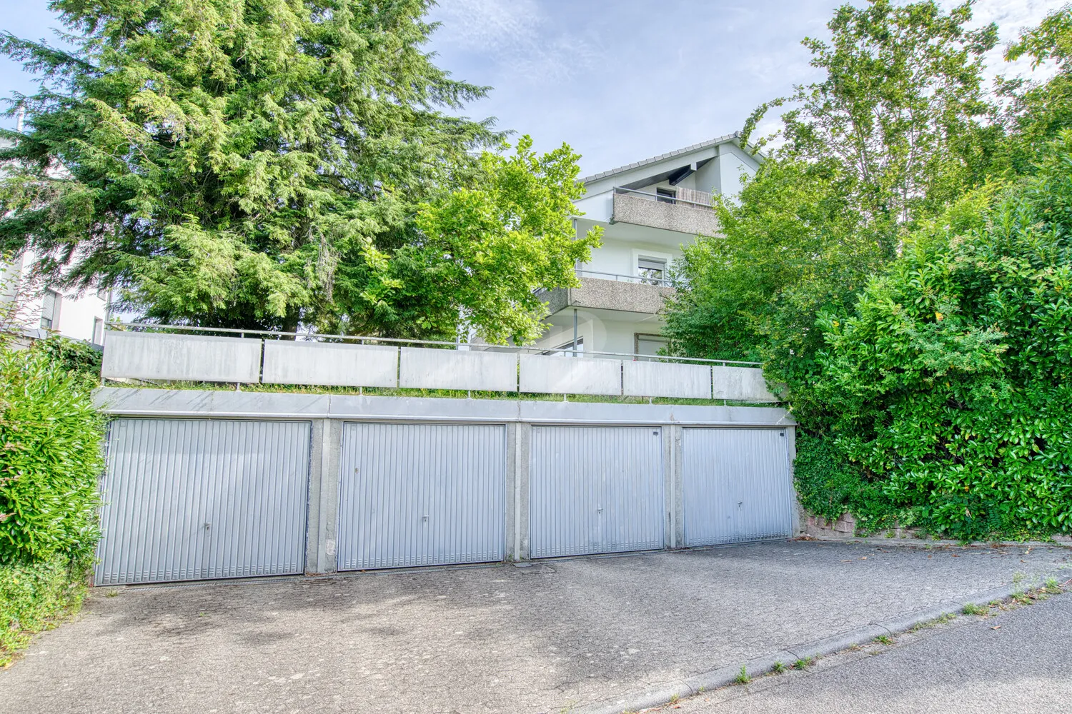 Garage Nr. 2 von links