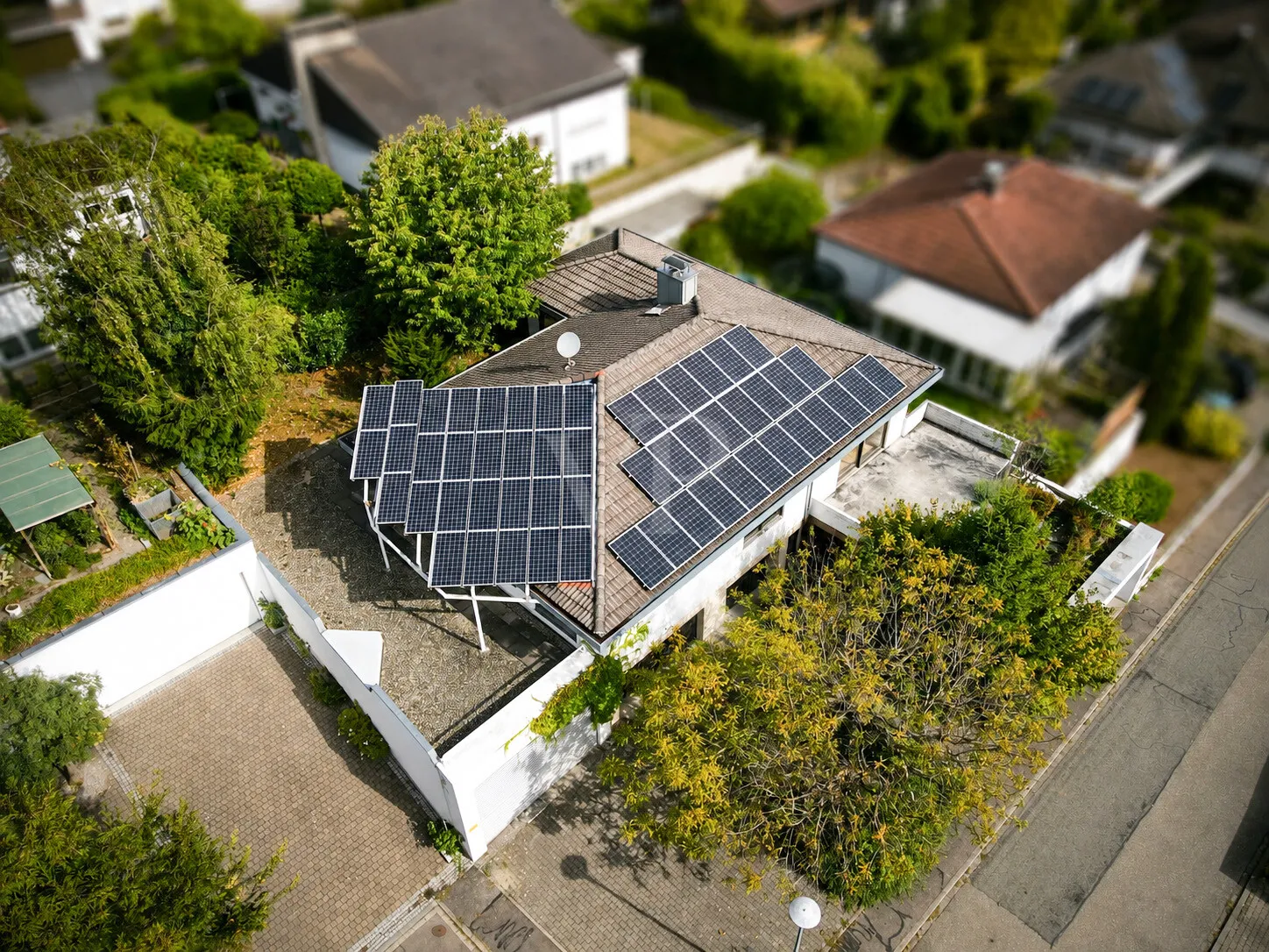 Hausansicht mit Solaranlage