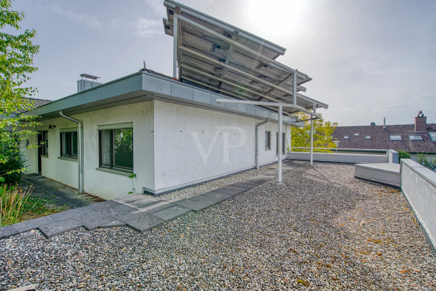 Dachfläche mit Solaranlage