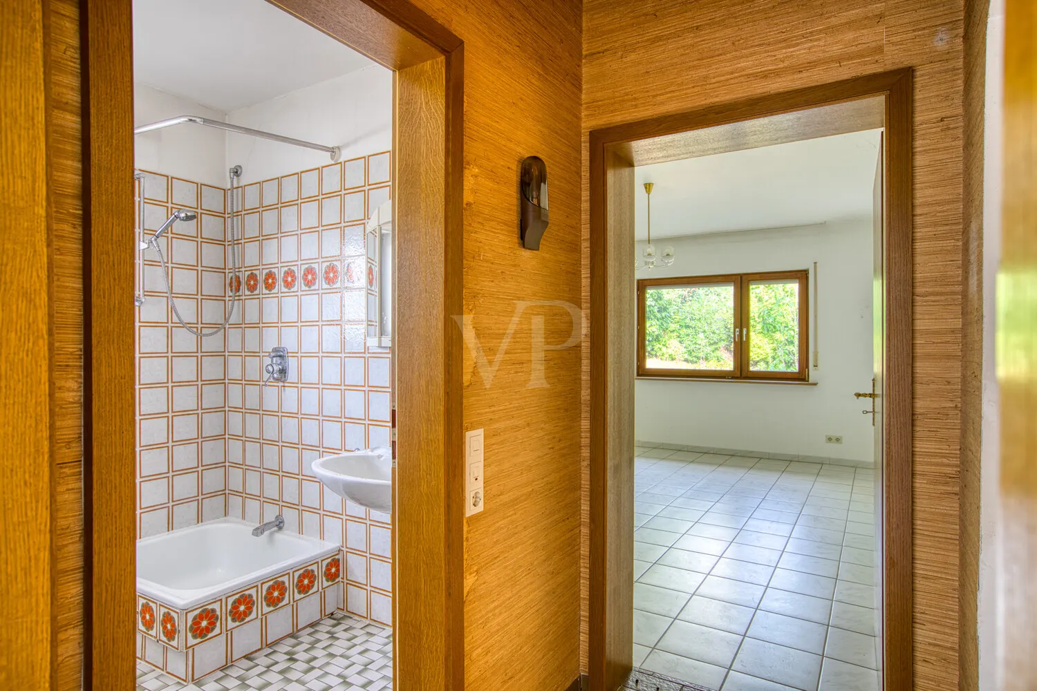 Kinderbadezimmer und Kinderzimmer