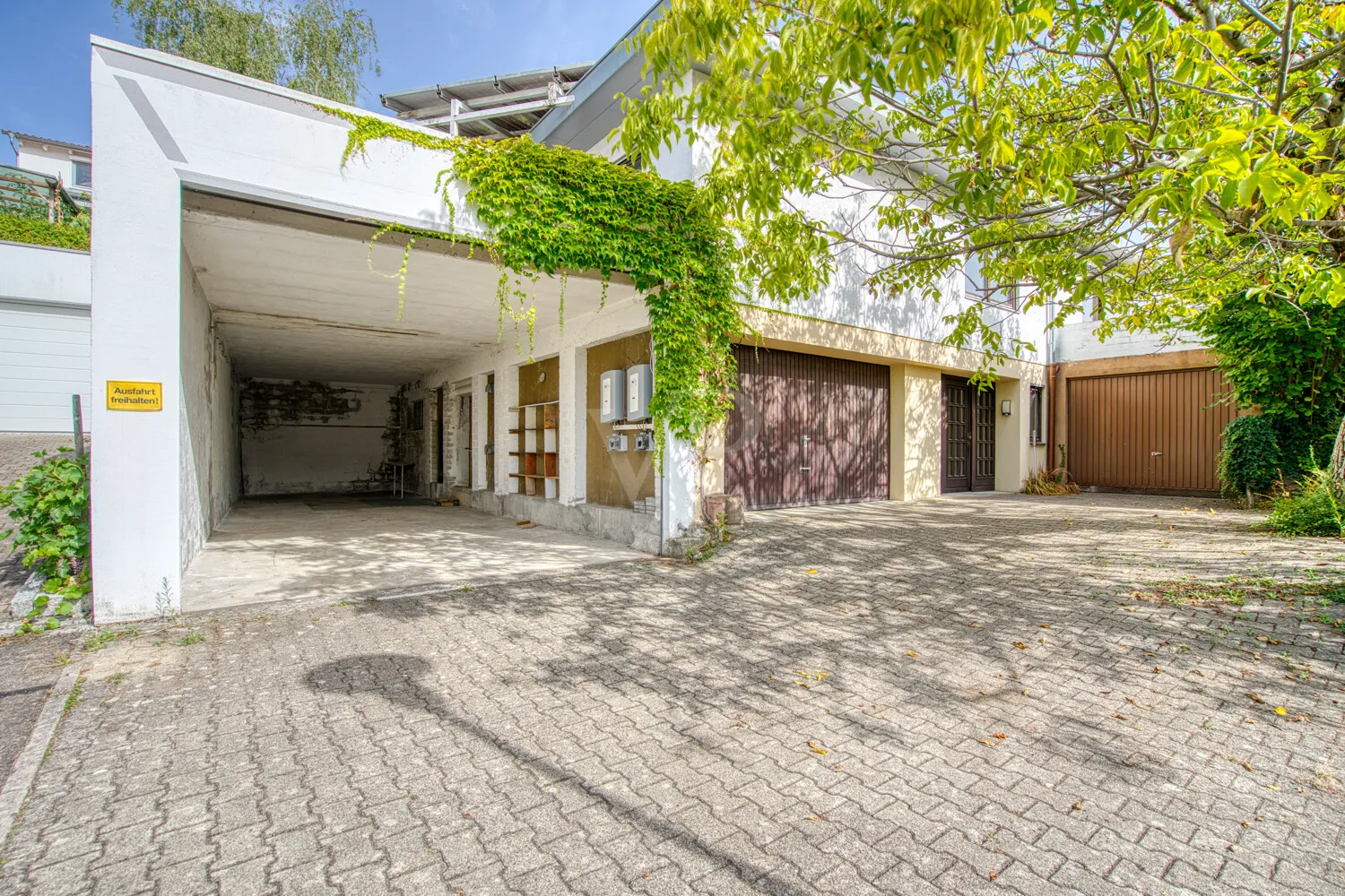 Großzügige Garage – ideal für Wohnwagen, Sprinter oder Werkstatt