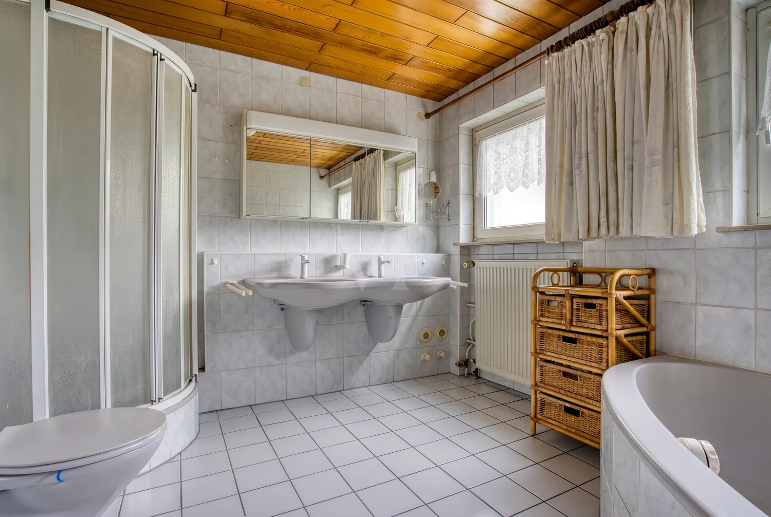Badezimmer im Obergeschoss