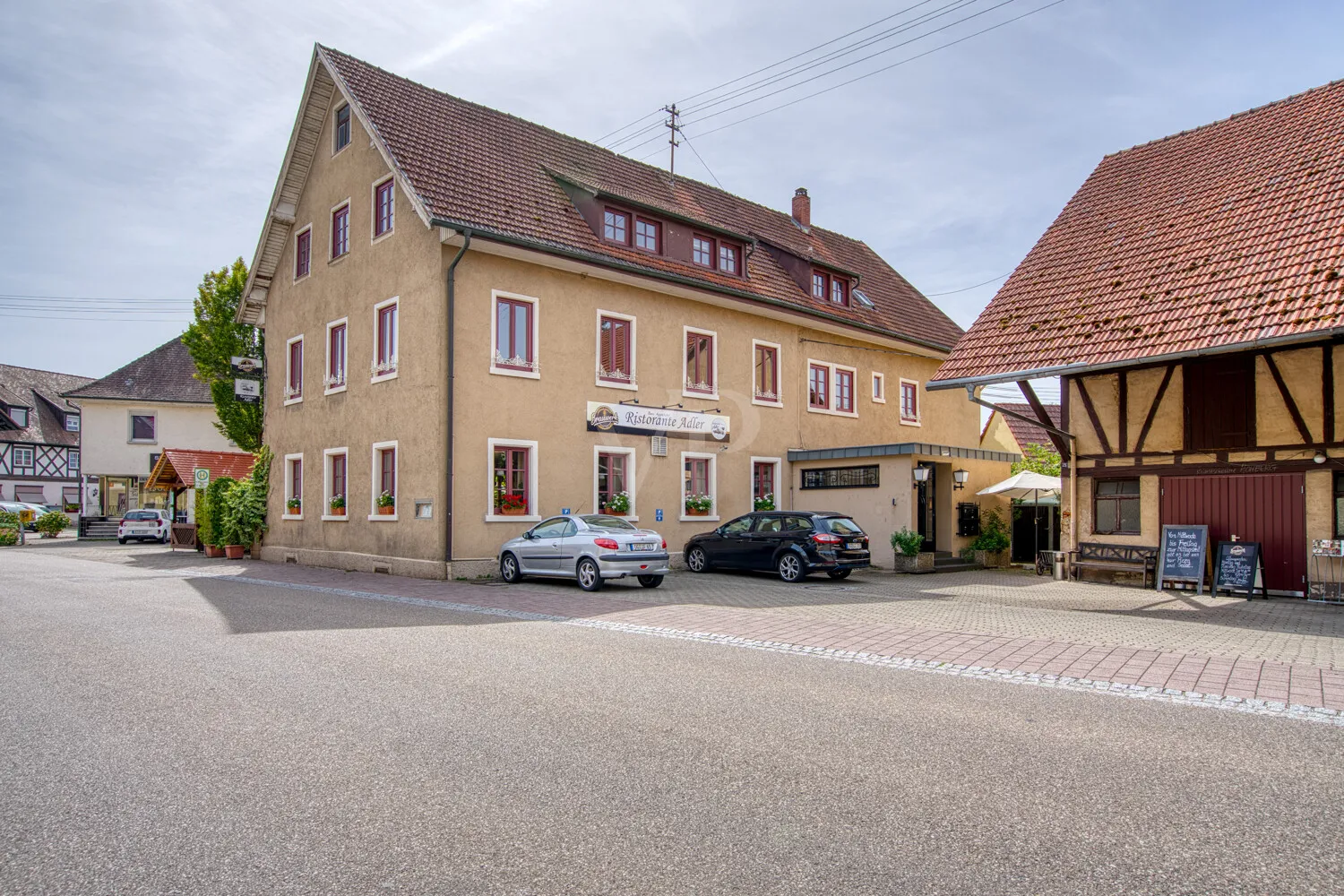 Ansicht des Anwesens von der Straßenseite