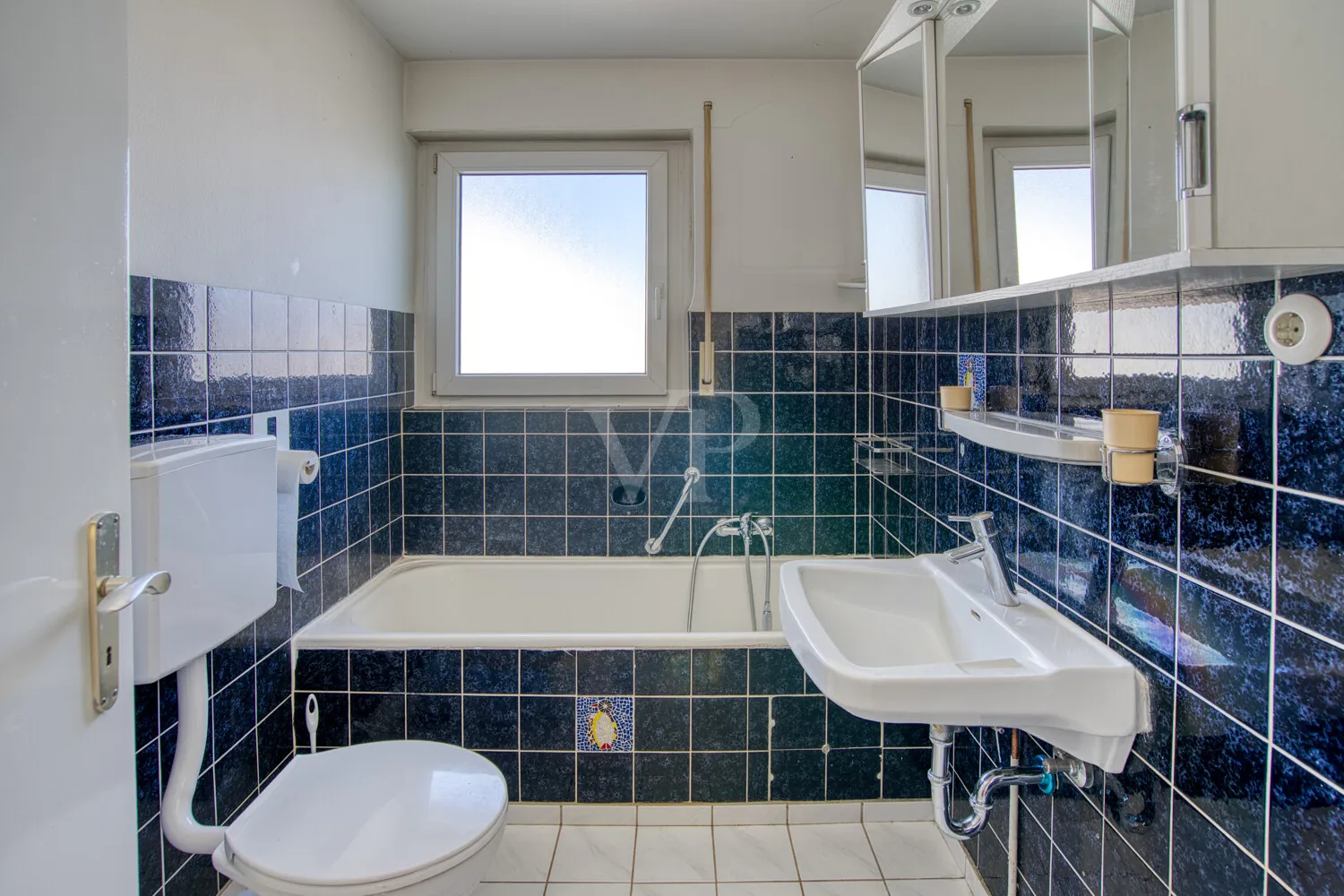 Tageslichtbad mit Badewanne im OG
