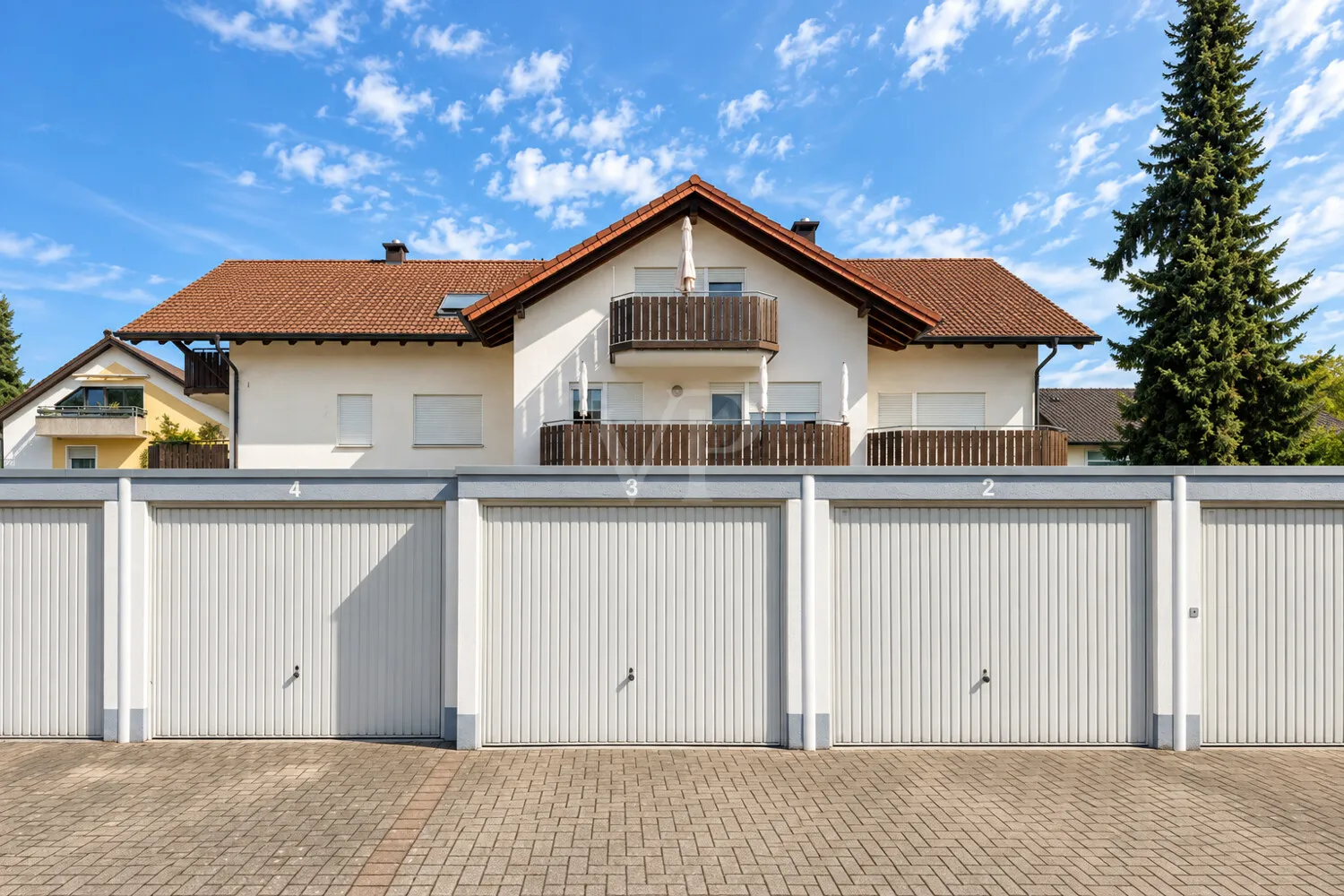 Garagenstellplatz vor dem Haus