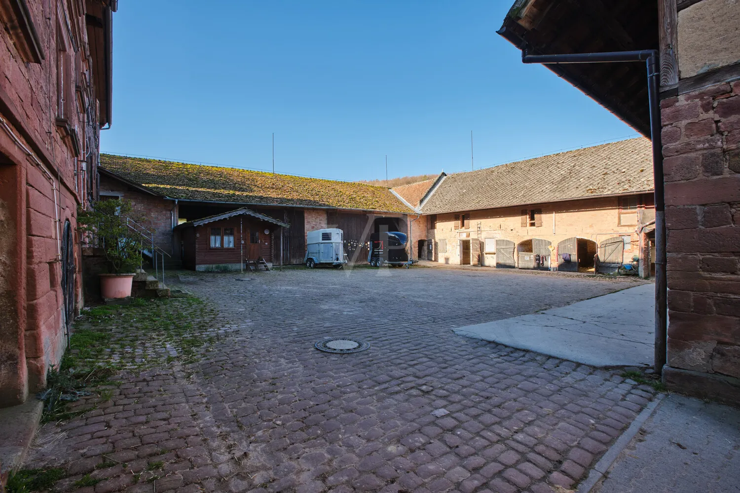 großer Innenhof