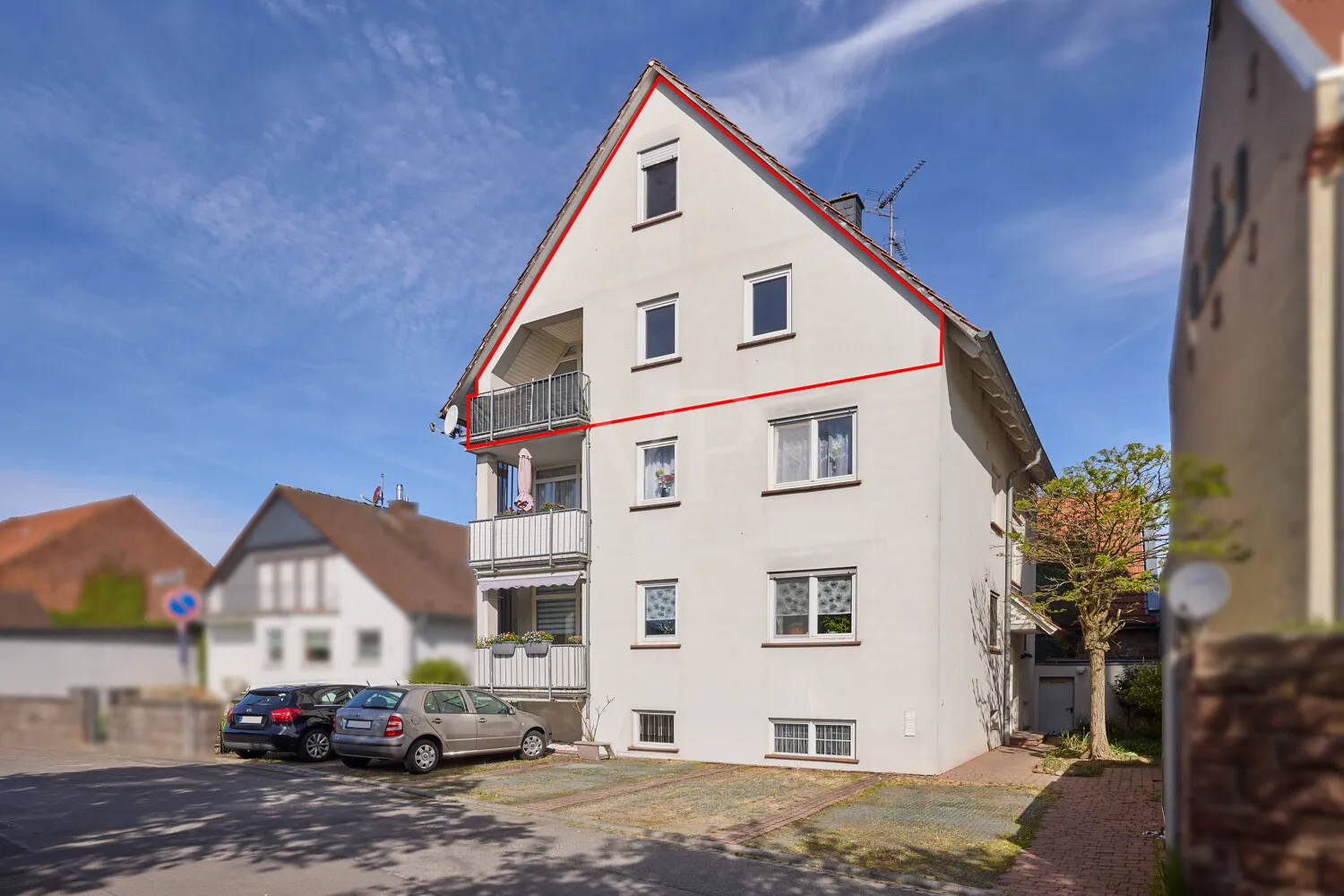 Außenansicht mit Stellplatz