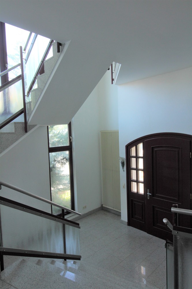 Treppenhaus Blick auf Haustür