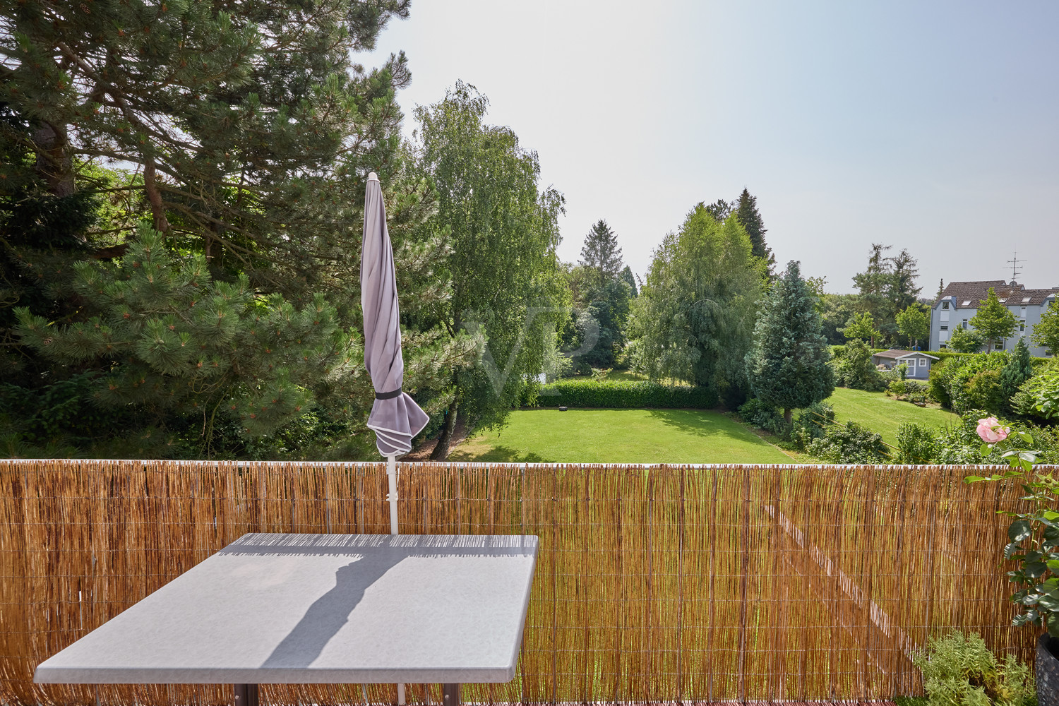 Balkon im OG mit Blick in den Garten