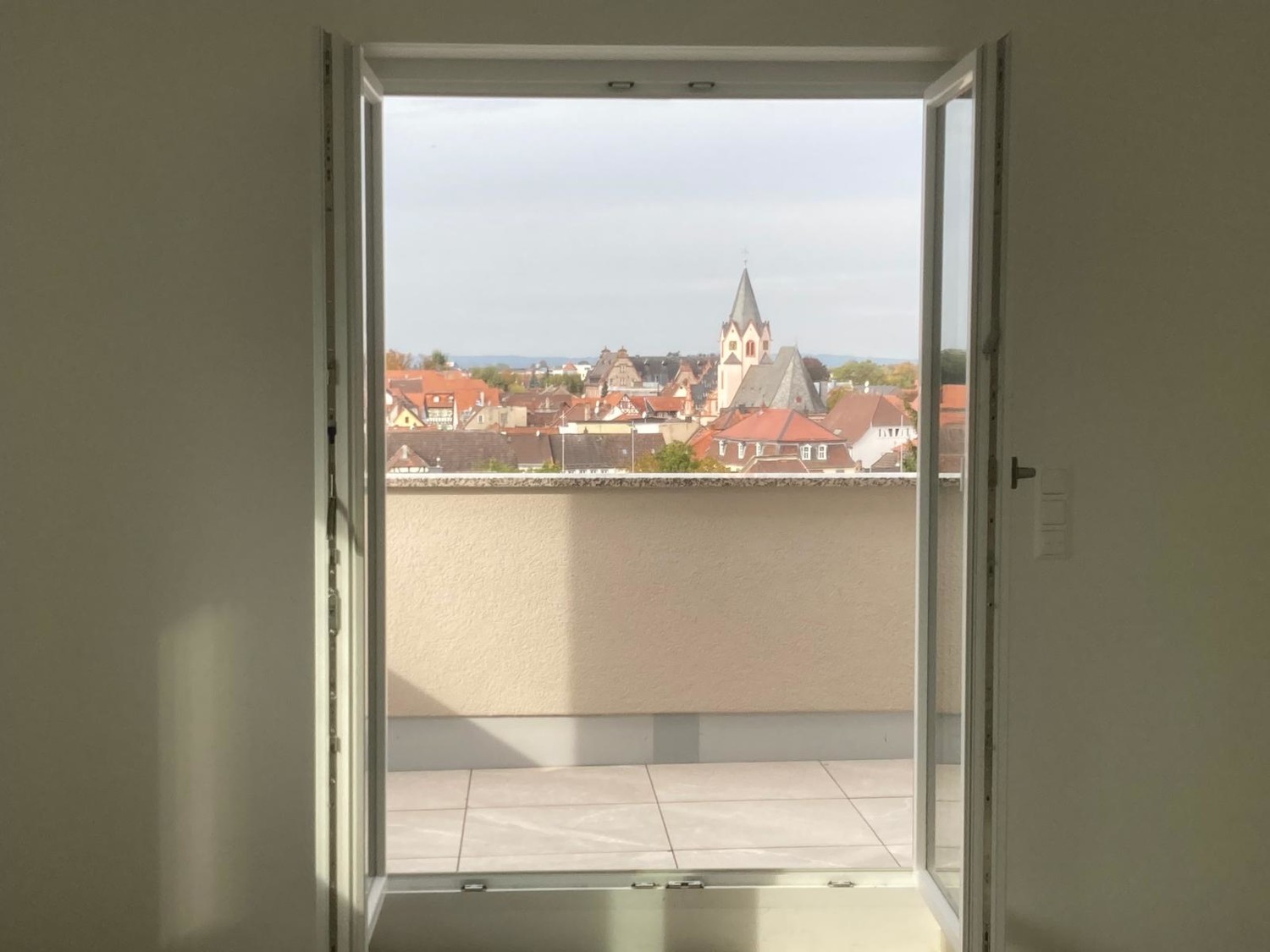 Neubau Maisonette Wohnung mit 2 Balkonen!