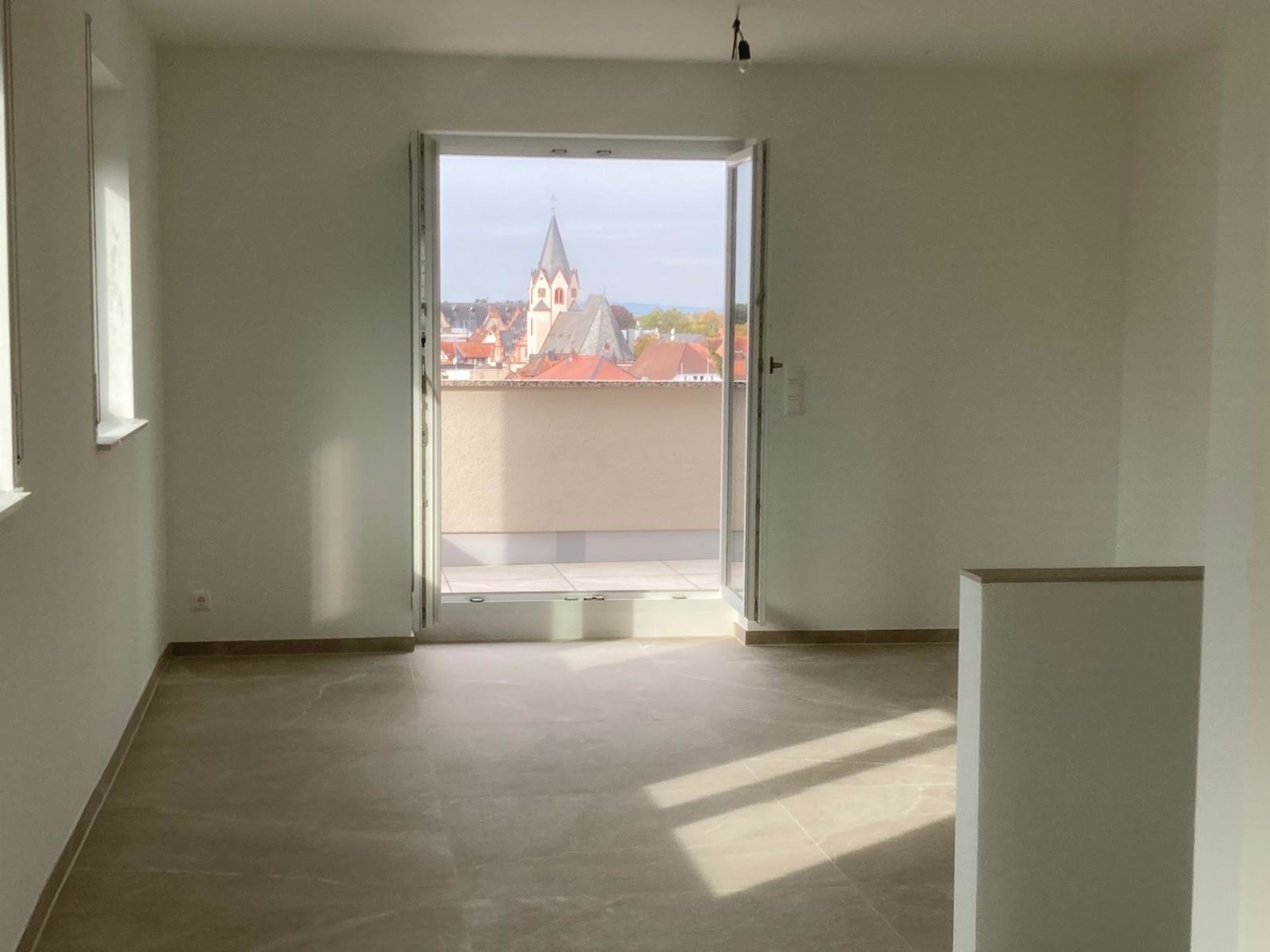 Neubau Maisonette Wohnung mit 2 Balkonen!