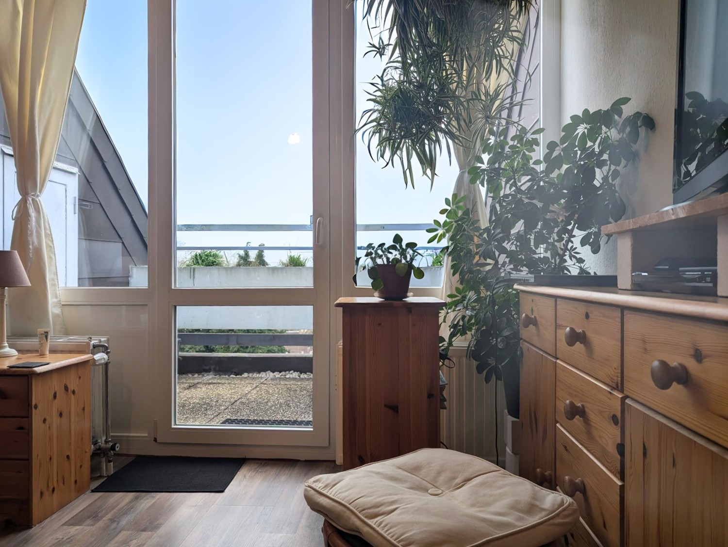 Helle 2-Zimmer-Wohnung mit Panoramaausblick – Ideal für Kapitalanleger