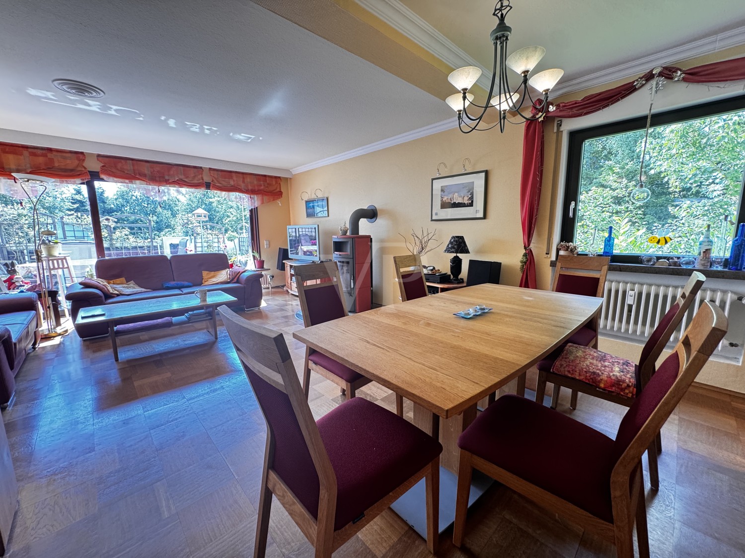 Reihenhaus-Bungalow
mit ca. 480 m² Grundstück