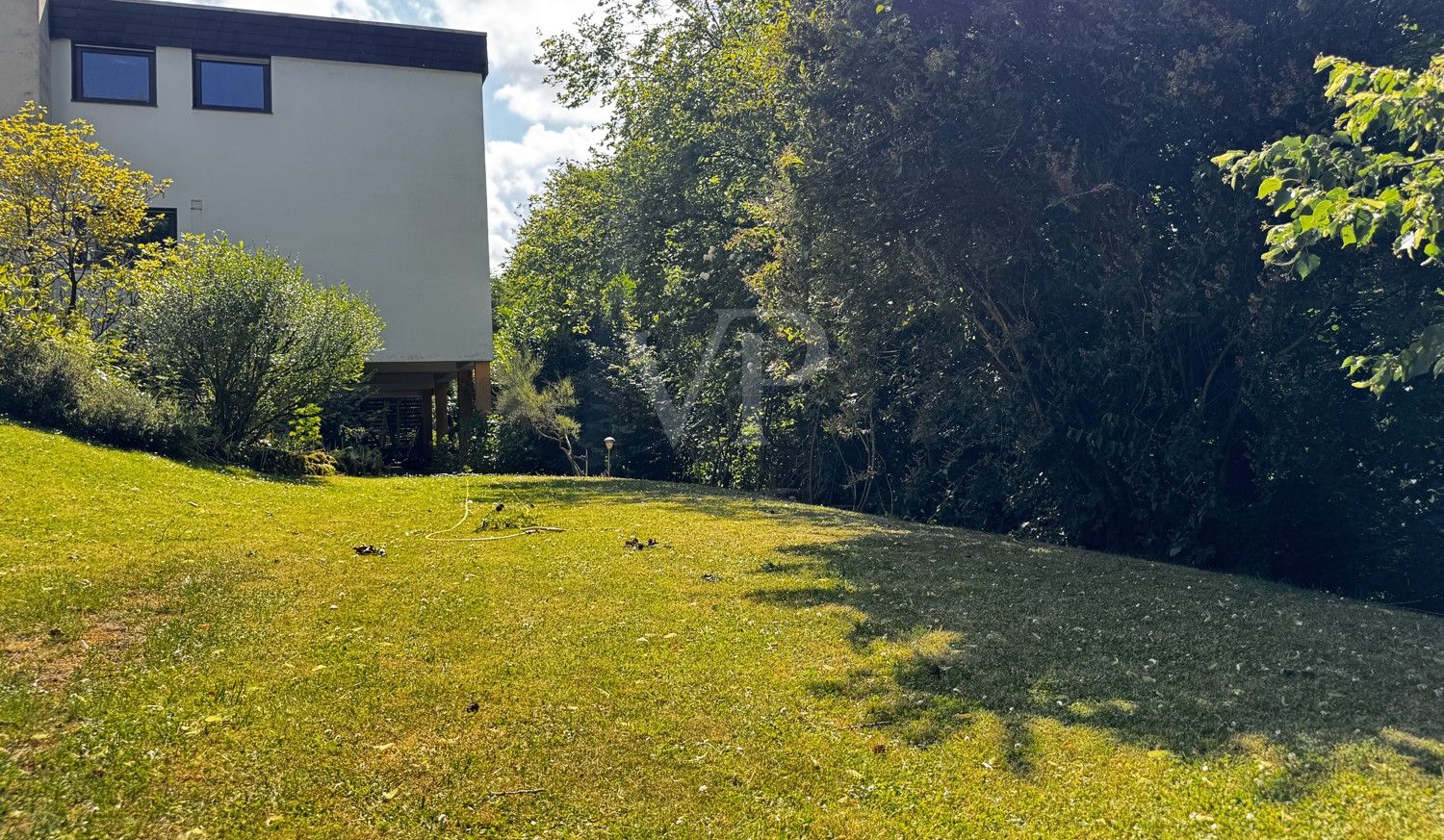 Reihenhaus-Bungalow
mit ca. 480 m² Grundstück