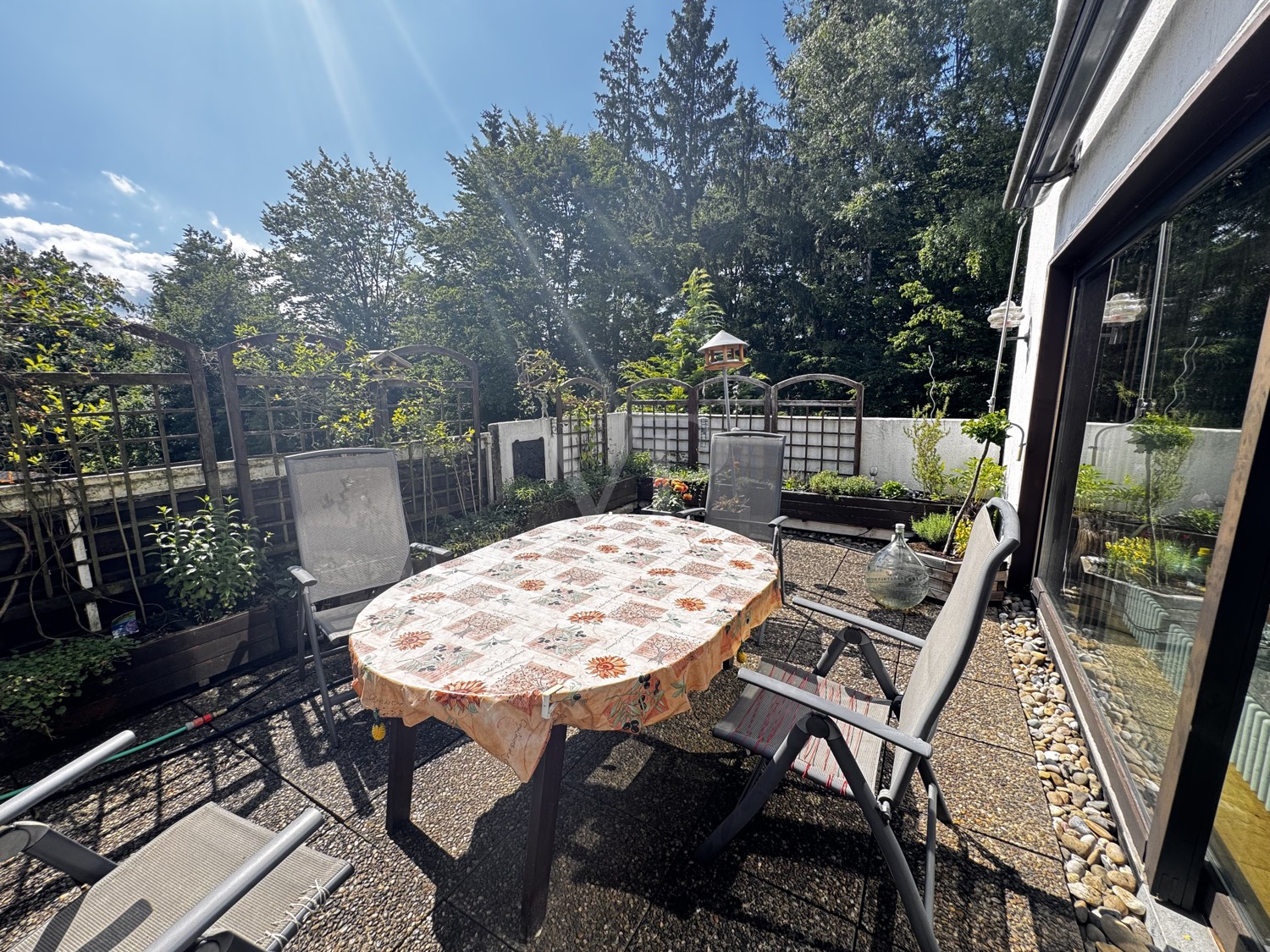 Reihenhaus-Bungalow
mit ca. 480 m² Grundstück