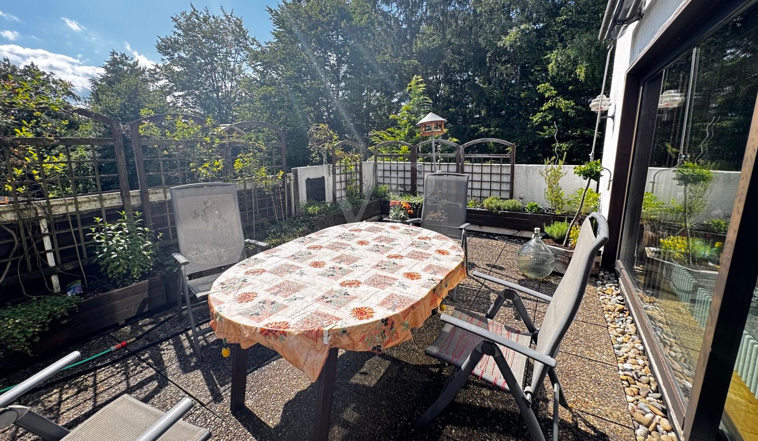 Reihenhaus-Bungalow
mit ca. 480 m² Grundstück