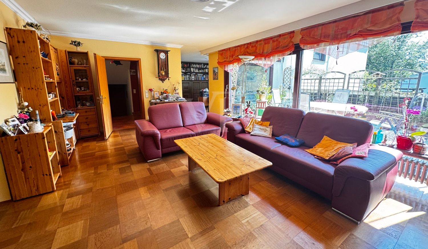 Reihenhaus-Bungalow
mit ca. 480 m² Grundstück
