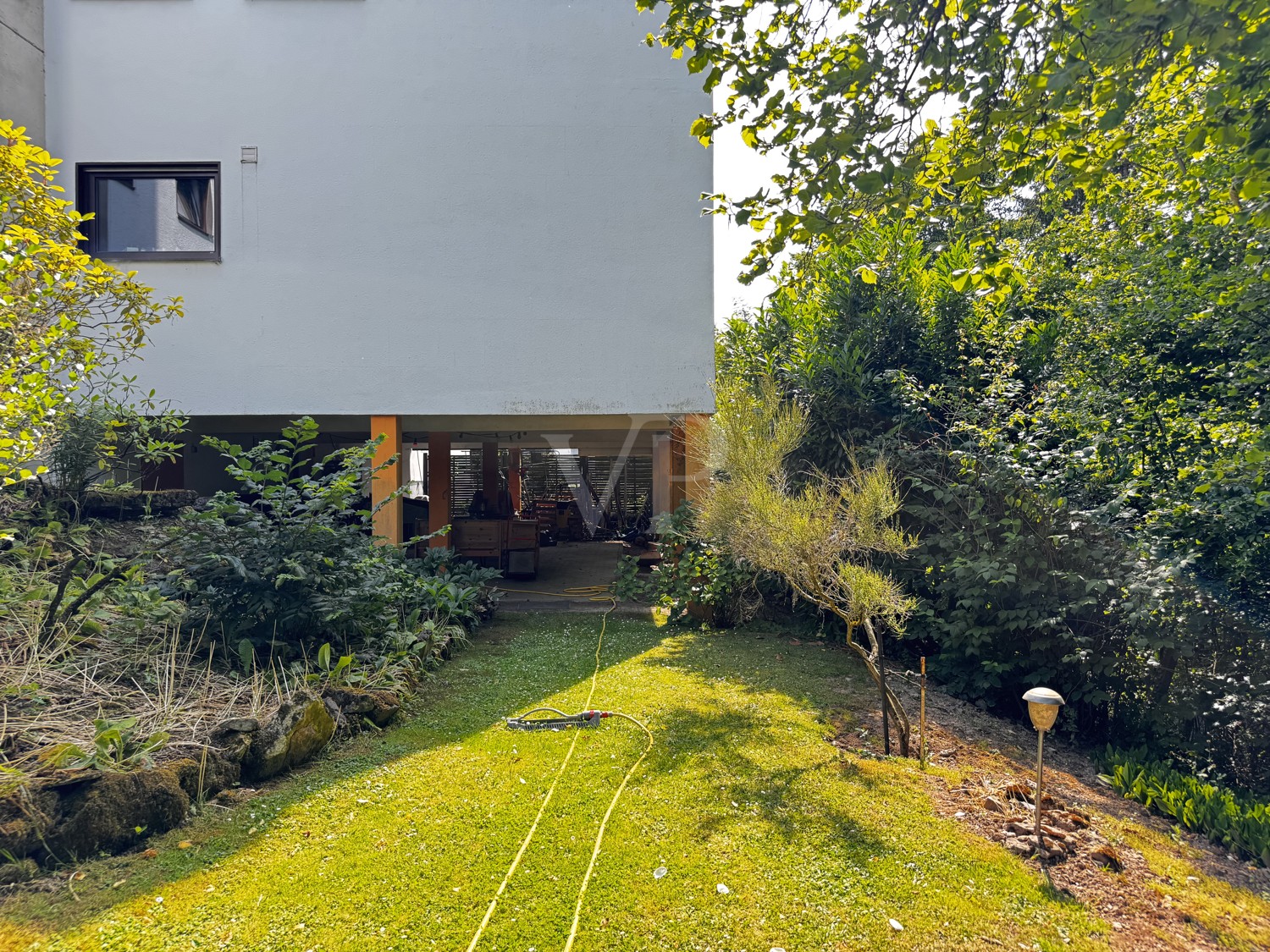 Reihenhaus-Bungalow
mit ca. 480 m² Grundstück