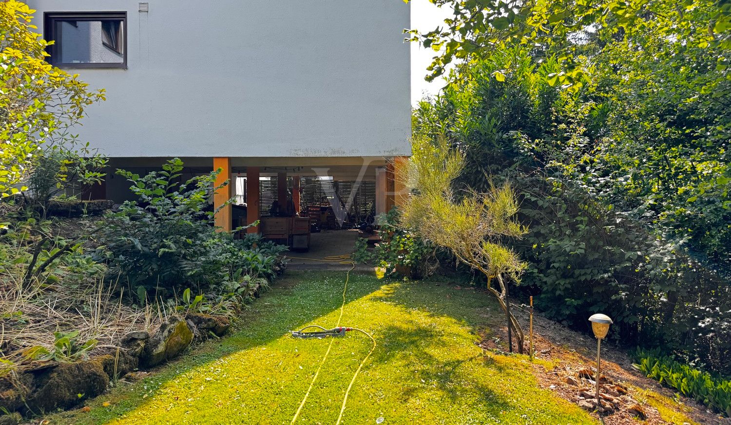 Reihenhaus-Bungalow
mit ca. 480 m² Grundstück