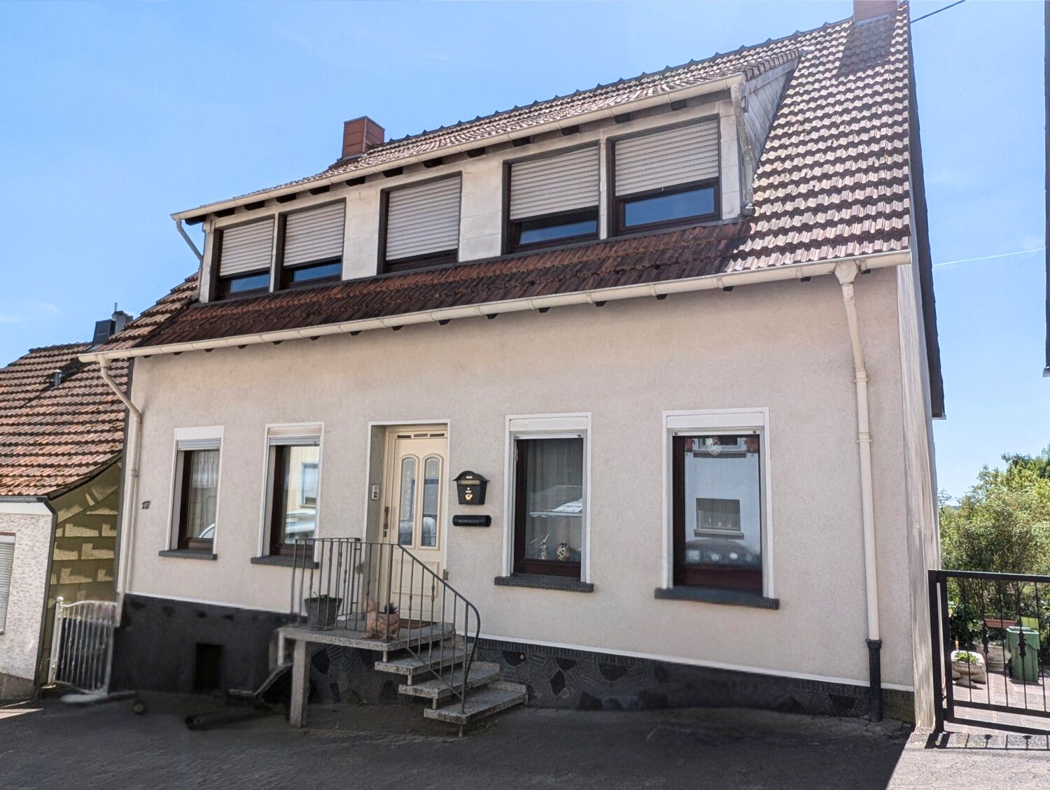 Ruhig. Stadtnah. Vielseitig.  Ein- bis Zweifamilienhaus in Saarbrücken-Herrensohr